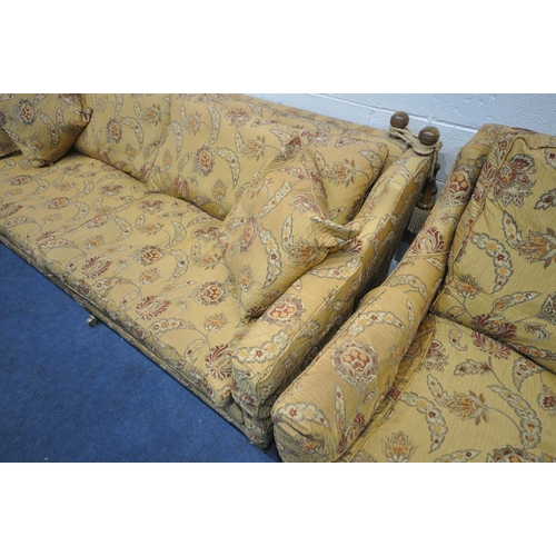 1426 - A HIGH QUALITY GOLD AND FLORAL UPHOLSTERED THREE PIECE LOUNGE SUITE, comprising large knole two seat... 