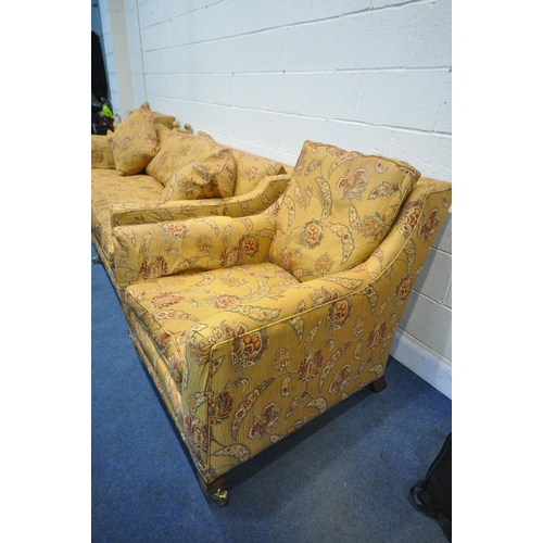 1426 - A HIGH QUALITY GOLD AND FLORAL UPHOLSTERED THREE PIECE LOUNGE SUITE, comprising large knole two seat... 