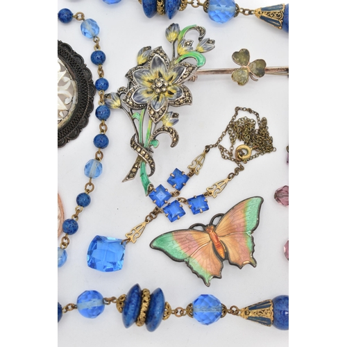 136 - A SMALL ASSORTMENT OF JEWELLERY, to include a white metal and enamel butterfly brooch, stamped silve... 