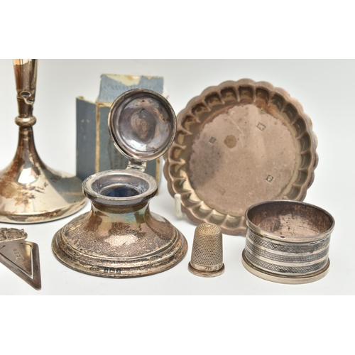 154 - A PARCEL OF SILVER, comprising a harlequin set of three George V circular silver napkin rings, maker... 