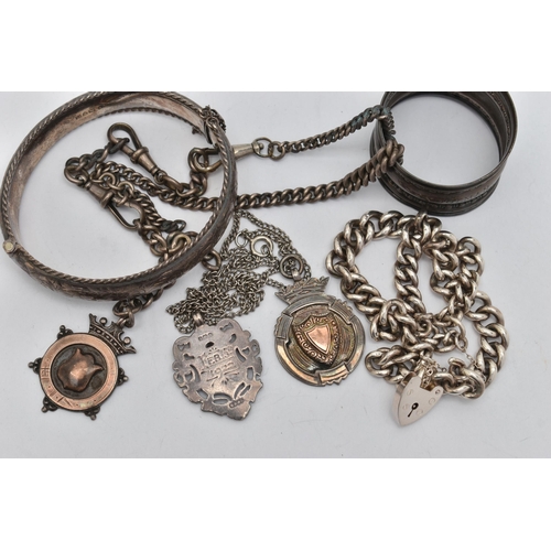 167 - A SMALL ASSORTMENT OF SILVER, to include a silver hinged bangle, a double chain curb link bracelet, ... 