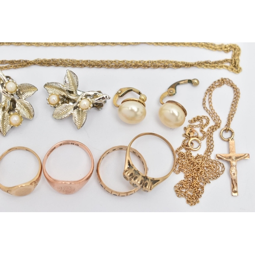 19 - A SELECTION OF JEWELLERY, to include a 9ct rose gold oval signet ring, engraved initials, hallmarked... 