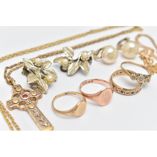 19 - A SELECTION OF JEWELLERY, to include a 9ct rose gold oval signet ring, engraved initials, hallmarked... 