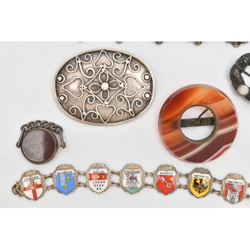 52 - AN ASSORTMENT OF SCOTTISH JEWELLERY AND OTHER ITEMS, to include a white metal Graham Clan pin badge,... 