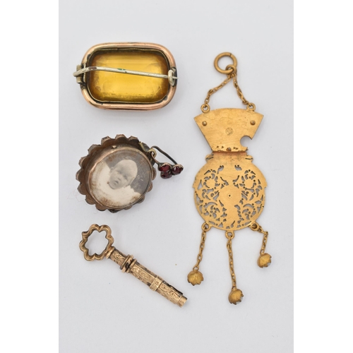 82 - A SELECTION OF LATE 19TH CENTURY TO EARLY 20TH CENTURY JEWELLERY ITEMS, to include a late Victorian ... 