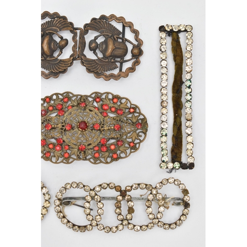 170 - A BOX OF EARLY AND MID 20TH CENTURY ITEMS, to include an Egyptian revival scarab brooch, four paste ... 