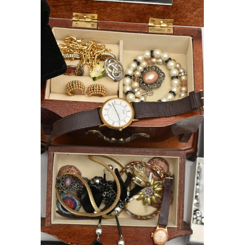 184 - A BOX OF ASSORTED COSTUME JEWELLERY, to include a white metal Celtic pattern brooch, stamped 925, a ... 