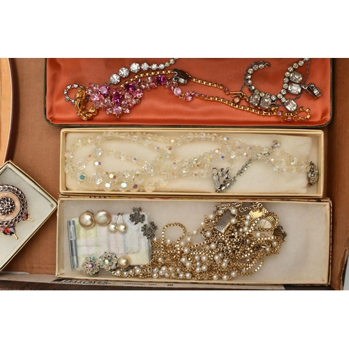 185 - A BOX OF ASSORTED ITEMS, to include two 'Stratnoid' compacts, model number 767198,  two additional '... 