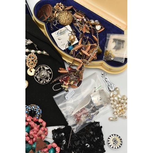 190 - A BOX OF ASSORTED COSTUME JEWELLERY, to include a single 'Pat Cheney' enamel silver earring, hallmar... 