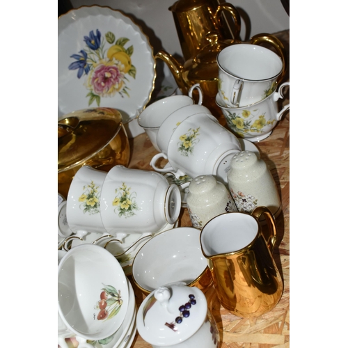 321 - A GROUP OF CERAMICS, comprising a Royal Worcester covered tureen, salt & pepper pots and a mustard p... 