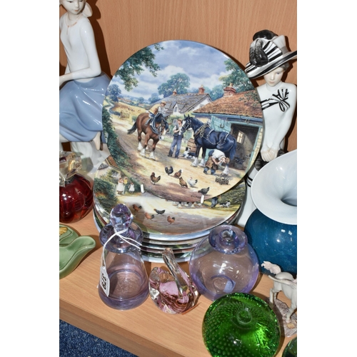 379 - A GROUP OF CERAMICS, GLASS AND RESIN ORNAMENTS, to include a Rye Pottery cat, an Alum Bay Glass turq... 