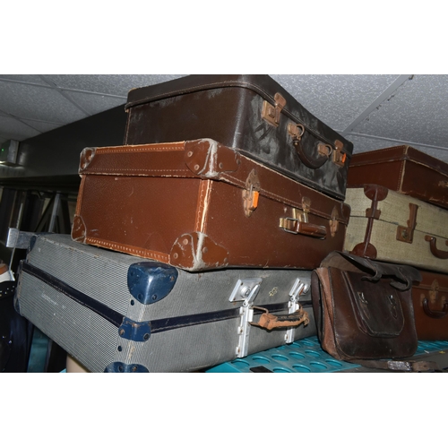 429 - A COLLECTION OF VINTAGE SUITCASES, TRUNKS, BAGS AND HATS, comprising a navy blue and white Revelatio... 