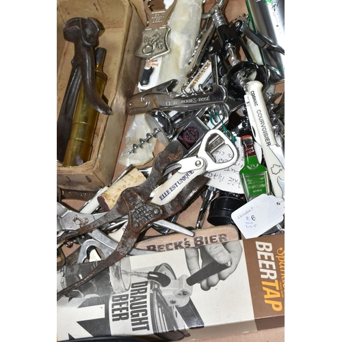 443 - ONE TRAY CONTAINING A LARGE COLLECTION OF ADVERTISING CORKSCREWS AND BOTTLE OPENERS, to include Ment... 