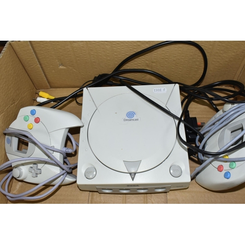 476 - SEGA DREAMCAST CONSOLE, console is tested and though it can work, it only plays certain games (mostl... 