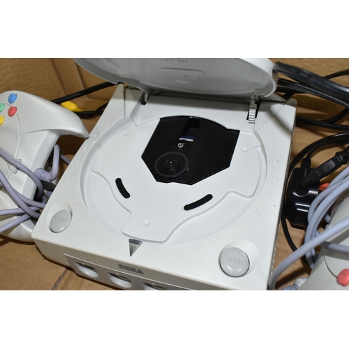 476 - SEGA DREAMCAST CONSOLE, console is tested and though it can work, it only plays certain games (mostl... 