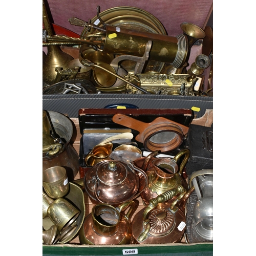 508 - A BOX AND A SUITCASE OF METAL WARES AND SUNDRY ITEMS, to include copper jugs and kettles, a brass sa... 