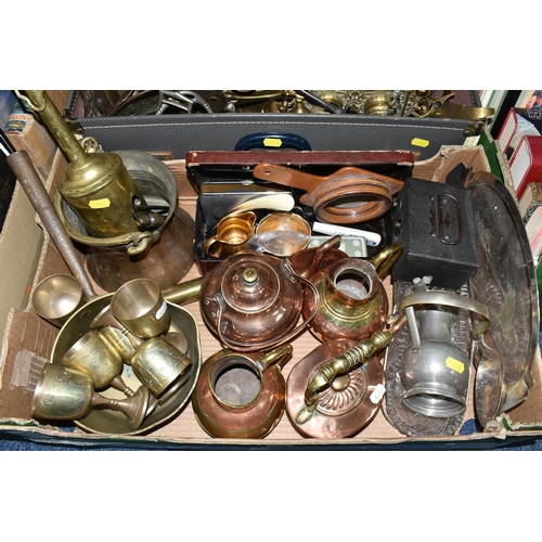 508 - A BOX AND A SUITCASE OF METAL WARES AND SUNDRY ITEMS, to include copper jugs and kettles, a brass sa... 