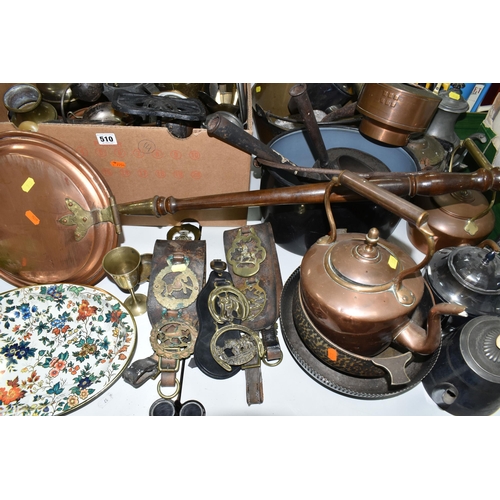 510 - A BOX AND LOOSE METAL WARES, to include a brass jam kettle, a metal cooking pot, brass and copper ke... 