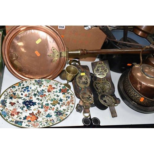 510 - A BOX AND LOOSE METAL WARES, to include a brass jam kettle, a metal cooking pot, brass and copper ke... 