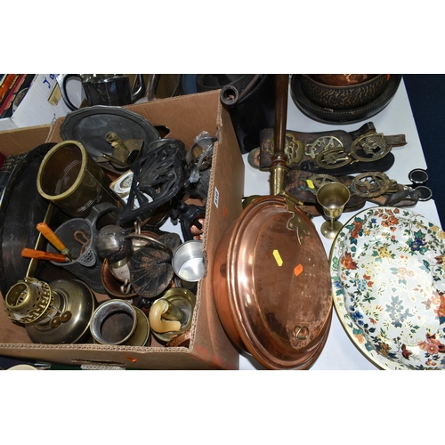 510 - A BOX AND LOOSE METAL WARES, to include a brass jam kettle, a metal cooking pot, brass and copper ke... 