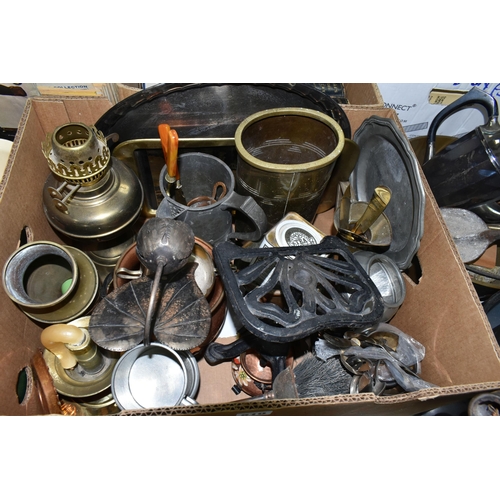 510 - A BOX AND LOOSE METAL WARES, to include a brass jam kettle, a metal cooking pot, brass and copper ke... 