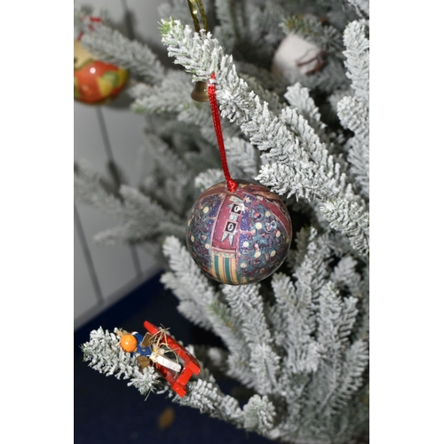 537 - A BOX AND LOOSE CHRISTMAS TREE, LIGHTS AND DECORATIONS, to include a snow effect Christmas tree, app... 