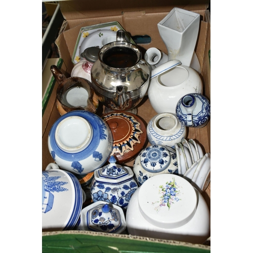 545 - SIX BOXES AND LOOSE CERAMICS, GLASS WARES AND SUNDRY ITEMS, to include two art glass vase, tallest i... 