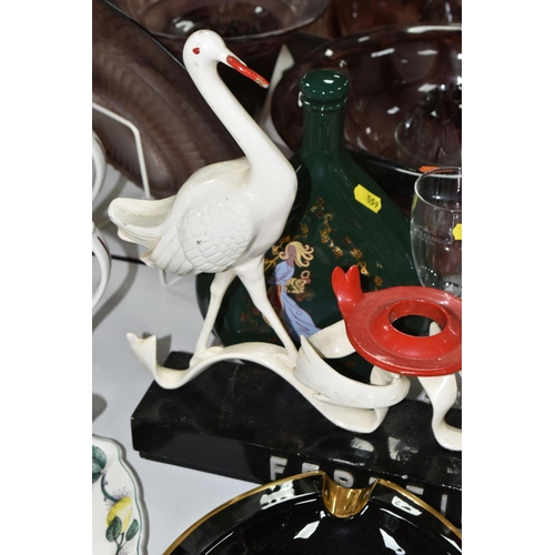 559 - BREWERIANA: comprising a 1960's Ferreira Port bar display stand with two opposing Emu, symbolises fu... 