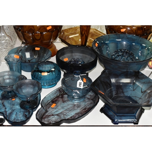 564 - A QUANTITY OF BLUE AND AMBER DAVIDSON CLOUD GLASS WARES, to include a large flower bowl with frog an... 