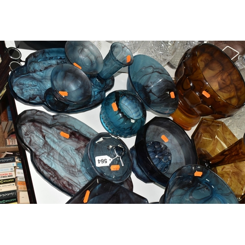 564 - A QUANTITY OF BLUE AND AMBER DAVIDSON CLOUD GLASS WARES, to include a large flower bowl with frog an... 