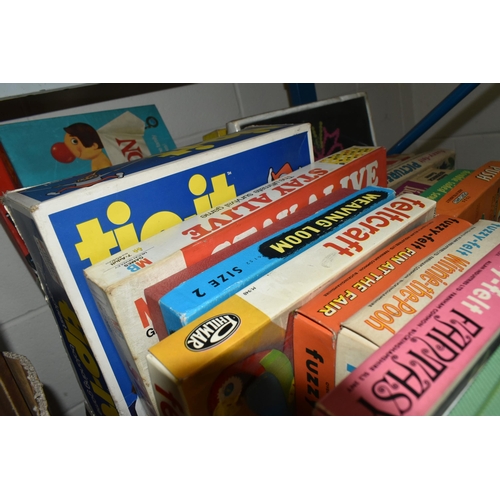 586 - A QUANTITY OF ASSORTED JIGSAWS, BOARD GAMES AND PUZZLES ETC., assorted items from the 1960's onwards... 