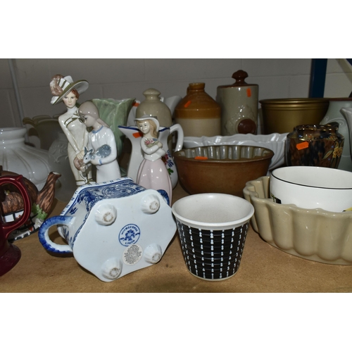 591 - A QUANTITY OF CERAMICS, comprising a Denby 'Burlington' planter, a Castle Ceramics Langs Supreme Sco... 