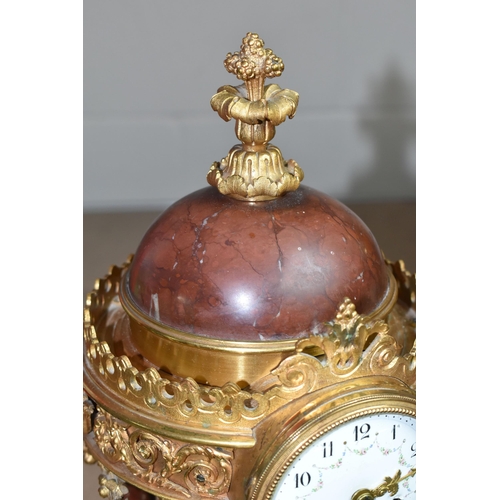 602 - A LATE 19TH CENTURY MARBLE AND GILT METAL MANTEL CLOCK IN THE FORM OF A FOUR COLUMN ROTUNDA TEMPLE, ... 