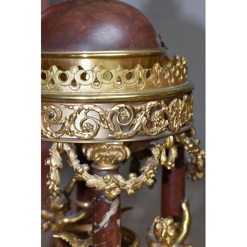 602 - A LATE 19TH CENTURY MARBLE AND GILT METAL MANTEL CLOCK IN THE FORM OF A FOUR COLUMN ROTUNDA TEMPLE, ... 