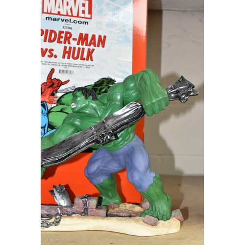 603 - A BOXED ENESCO MARVEL 'SPIDER-MAN VS HULK' FIGURE GROUP, depicting the two superheroes in an action ... 