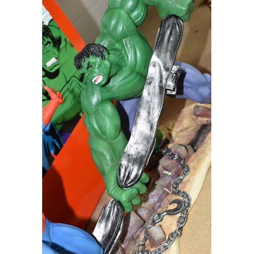 603 - A BOXED ENESCO MARVEL 'SPIDER-MAN VS HULK' FIGURE GROUP, depicting the two superheroes in an action ... 