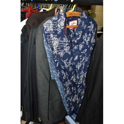 630 - A LARGE QUANTITY OF GENTLEMEN'S CLOTHING AND ACCESSORIES, to include eight suits, rain jackets, over... 