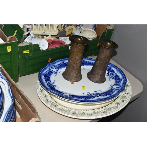 669 - SIX BOXES AND LOOSE CERAMICS, to include a collection of vintage souvenir chalkware, Royal commemora... 