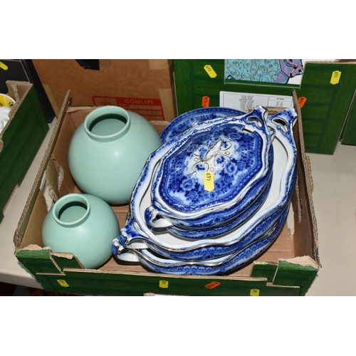 669 - SIX BOXES AND LOOSE CERAMICS, to include a collection of vintage souvenir chalkware, Royal commemora... 