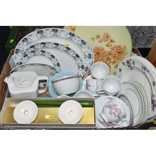 669 - SIX BOXES AND LOOSE CERAMICS, to include a collection of vintage souvenir chalkware, Royal commemora... 