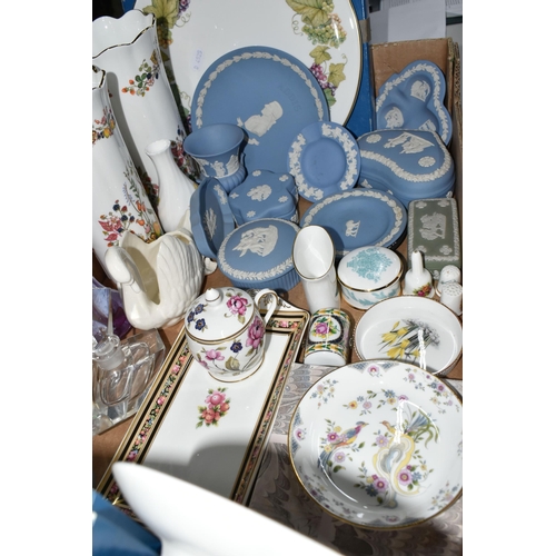 716 - ONE BOX OF NAMED CERAMICS, to include a Wedgwood blue Jasperware collection of trinket boxes and dis... 