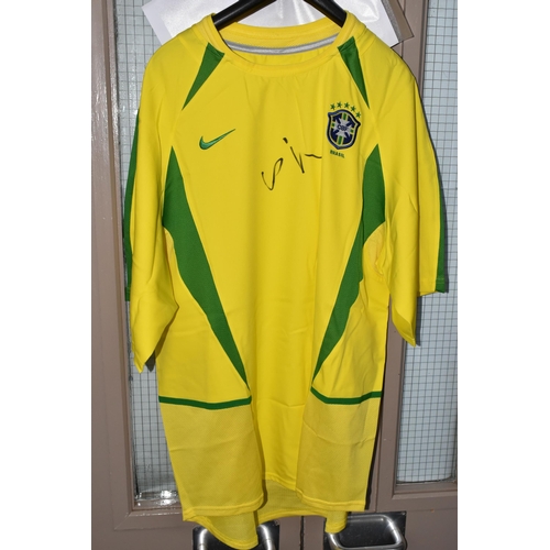 726 - A BRAZIL REPLICA HOME FOOTBALL SHIRT SIGNED BY CAFU, signed to front in black felt pen, shirt in ver... 