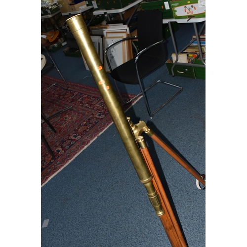 730 - A BRASS NAUTICALIA TELESCOPE WITH WOOD AND BRASS TRIPOD, approximate minimum length 95cm, 45mm objec... 