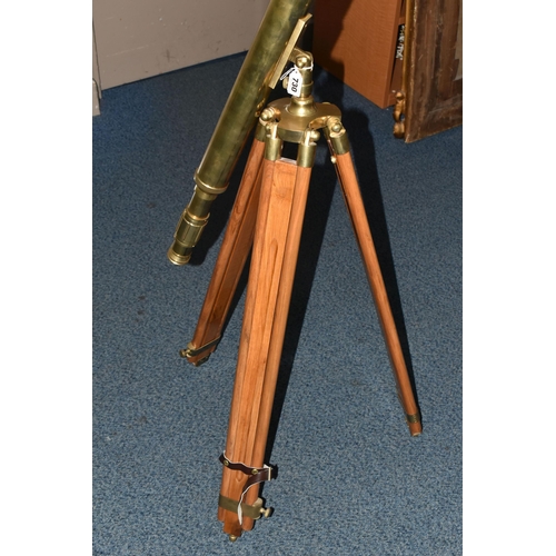 730 - A BRASS NAUTICALIA TELESCOPE WITH WOOD AND BRASS TRIPOD, approximate minimum length 95cm, 45mm objec... 