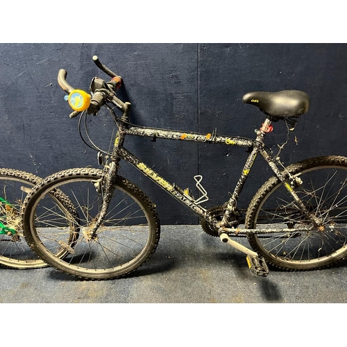 1015 - A FALCON SILVERBACK GENTS MOUNTAIN BIKE with 20in frame and a TOwnsend Ranger mountain bike with 21i... 