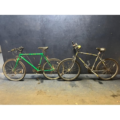 1015 - A FALCON SILVERBACK GENTS MOUNTAIN BIKE with 20in frame and a TOwnsend Ranger mountain bike with 21i... 