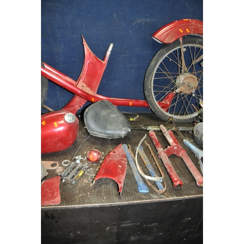 1081 - A VINTAGE RALEIGH GADABOUT AUTOCYCLE FOR RESTORATION in dismantled condition, parts include a Villie... 