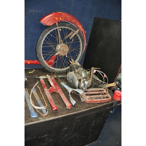 1081 - A VINTAGE RALEIGH GADABOUT AUTOCYCLE FOR RESTORATION in dismantled condition, parts include a Villie... 