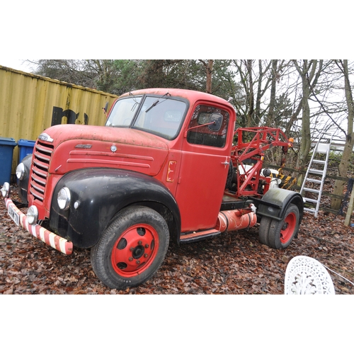 998 - A 1958 FORDSON THAMES RECOVERY TRUCK IN RED, REGISTRATION NUMBER UXM 711, first registered June 1958... 