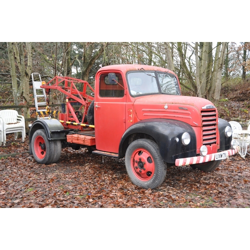 998 - A 1958 FORDSON THAMES RECOVERY TRUCK IN RED, REGISTRATION NUMBER UXM 711, first registered June 1958... 